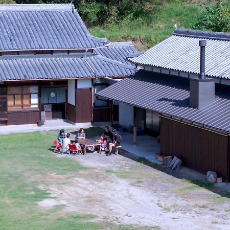 猫と図書館のある宿 草地家 Kusachike Minamiawaji Exterior foto