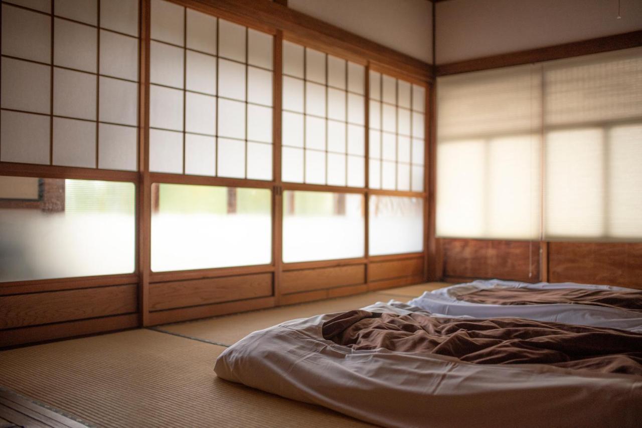 猫と図書館のある宿 草地家 Kusachike Minamiawaji Exterior foto